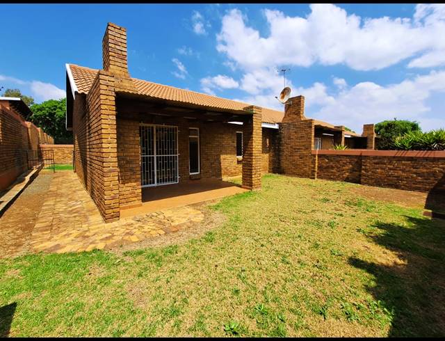 2 BEDROOM TOWNHOUSE FOR SALE IN RENSBURG